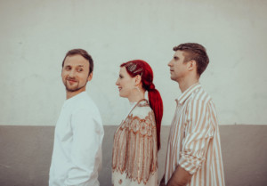 ネオソウルトリオMoonchildが「Little Ghost」をリリース!