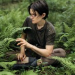 adrianne lenkerの最新曲「anything」公開!アルバム2作同時リリースも決定!