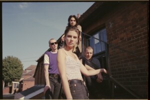 Wolf Alice、最新作「Blue Weekend」は新たな章の始まりを予感させる1枚