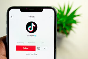 TikTokで人気の懐メロをピックアップ!43年前のあの曲も話題に。