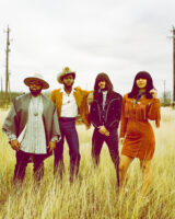KhruangbinとLeon Bridges、コラボEP『Texas Moon』を2月18日にリリース!