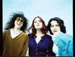 MUNA(ムナ)、ニューアルバム『MUNA』はこれまでで最もポップな作品に!