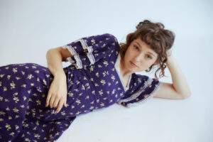 Stella Donnelly (ステラ・ドネリー)、約3年ぶりの新作AL『Flood』を8月26日にリリース!
