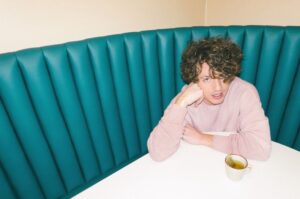 Charlie Puth(チャーリー・プース)、待望のニューアルバム『CHARLIE』を10月7日にリリース!