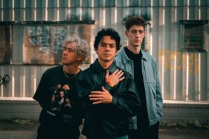 Last Dinosaurs(ラスト・ダイナソーズ)、新曲「Auto - Sabotage」を日本初リリース!
