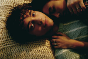 Joshua Bassett（ジョシュア・バセット）、EP『Sad Songs In A Hotel Room』を9月23日にリリース！