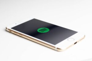Spotifyが2023年の音楽トレンドを発表、ポジティブな楽曲に人気が集中⁉