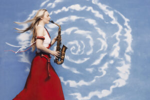 Laura Misch(ローラ・ミッシュ)デビューアルバム『Sample the Sky』は10月13日にリリース!