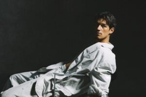 Omar Apollo(オマー・アポロ)が最新EP『Live For Me』を10月6日にリリース!
